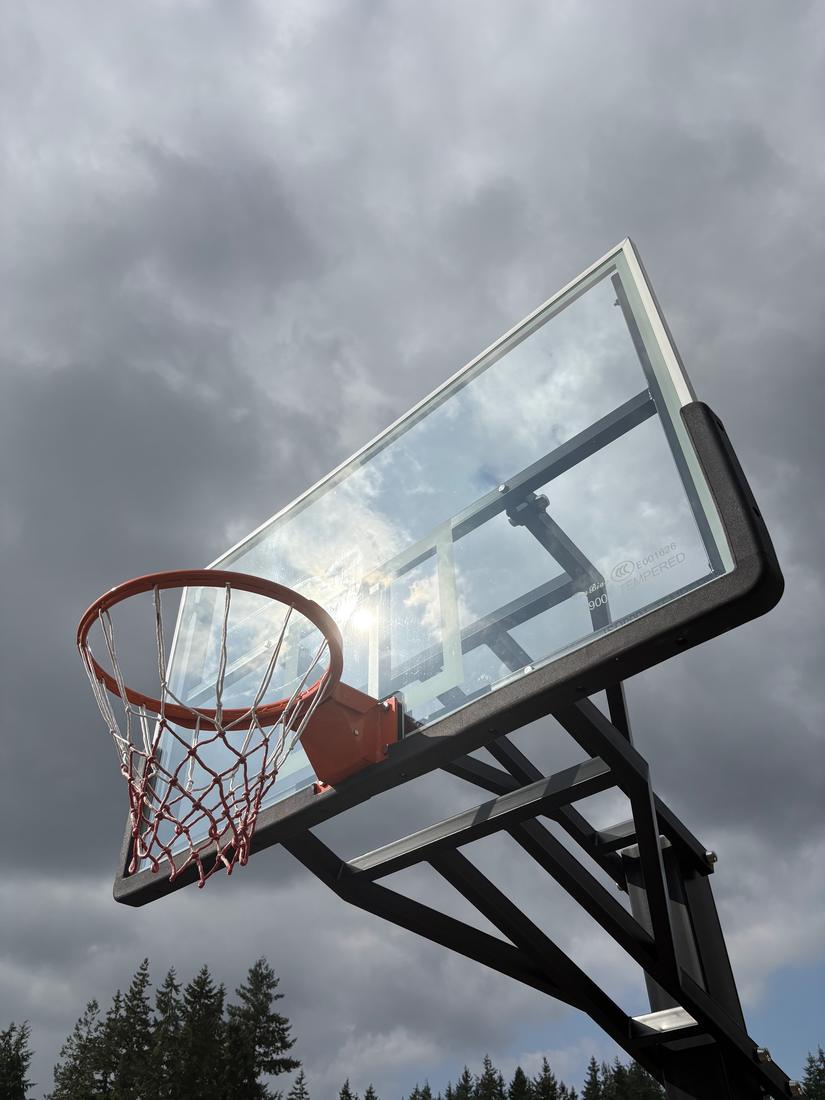 Installed basketball hoop, photo 5