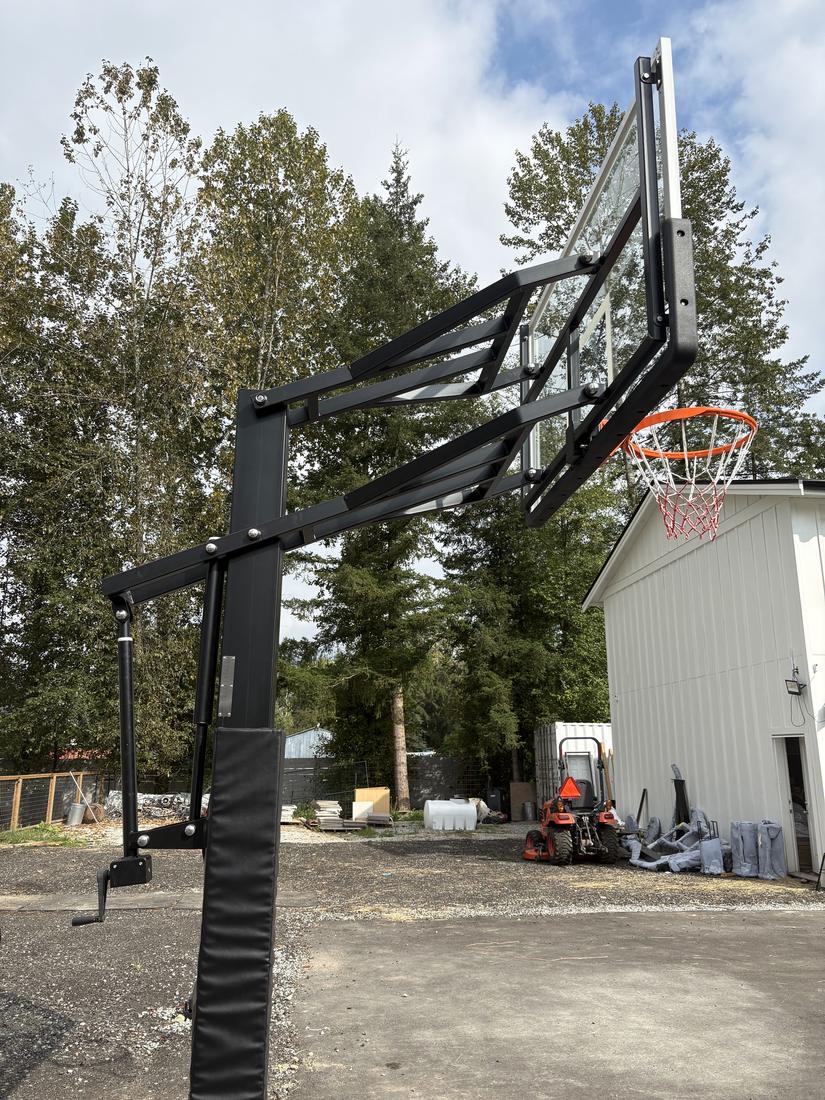 Installed basketball hoop, photo 1
