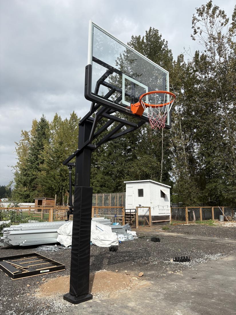 Installed basketball hoop, photo 6