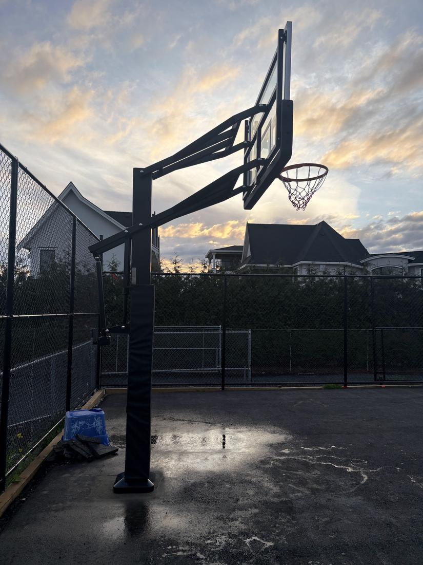 Installed basketball hoop, photo 4